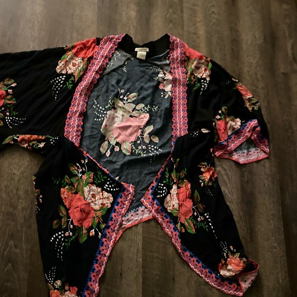 Flying Tomato Floral Kimono - Picture 7 of 7